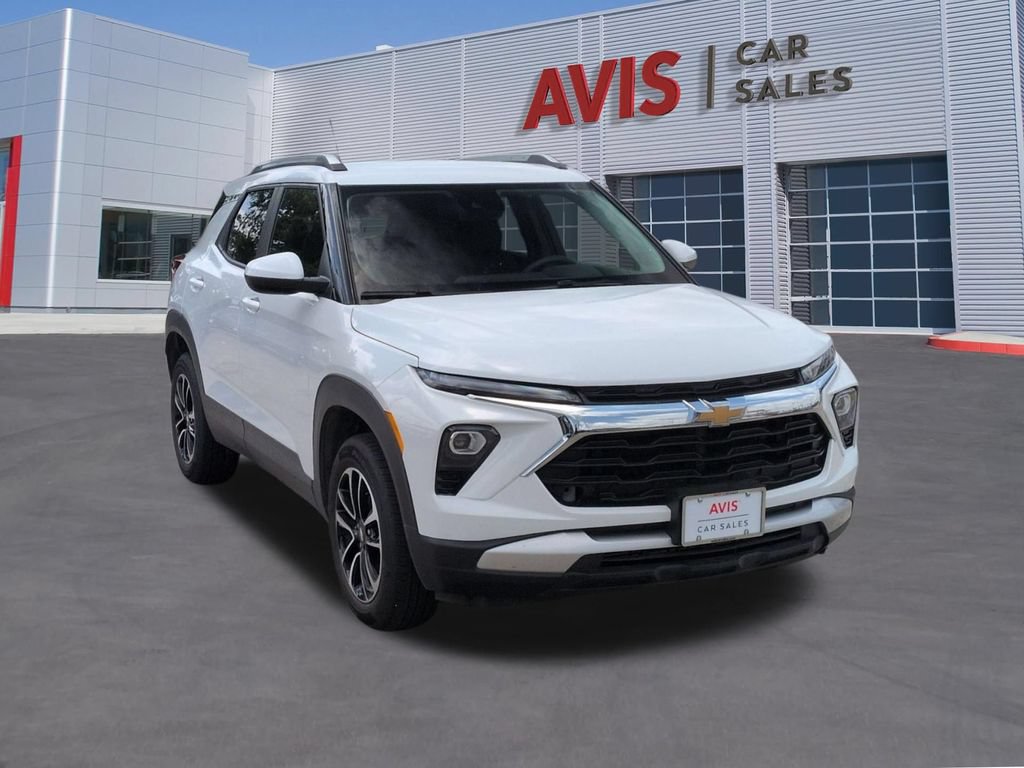 Used 2025 Chevrolet TrailBlazer LT AWD/4WD image 3