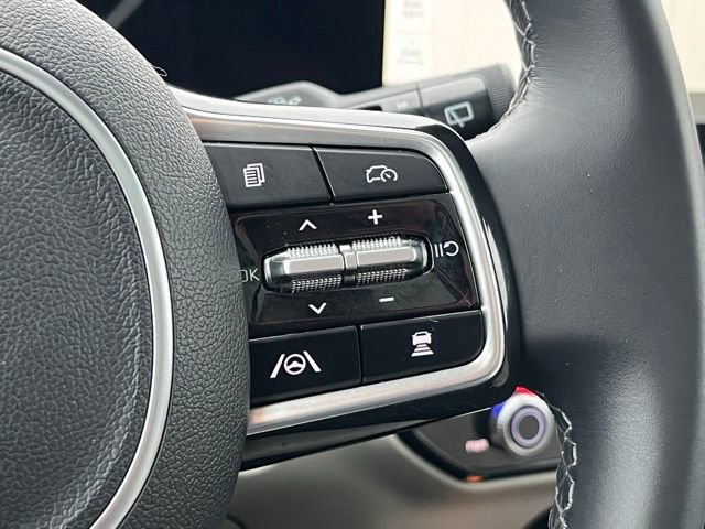 Certified 2025 Kia Sorento SX image 32