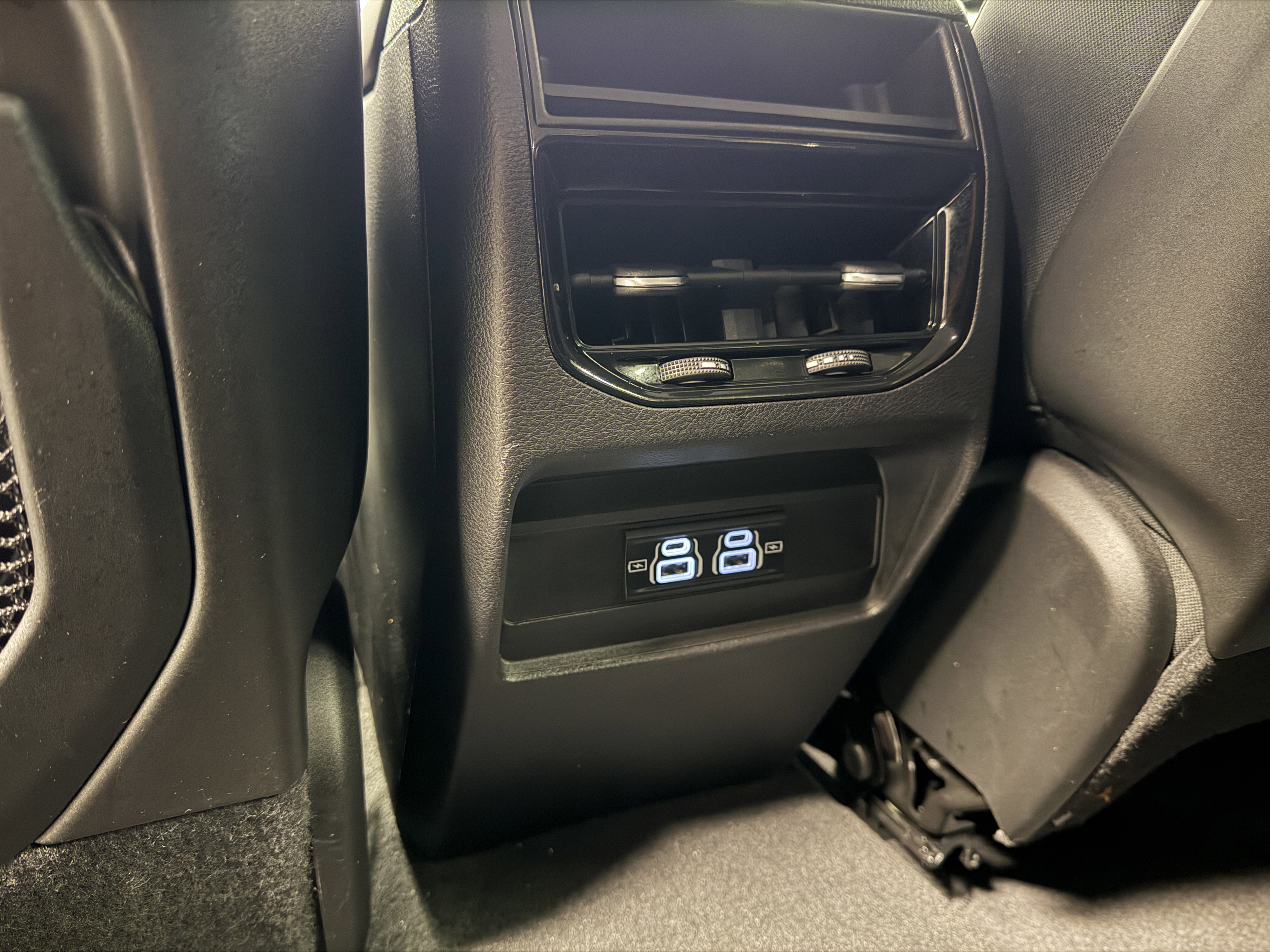 Used 2023 Jeep Grand Cherokee Laredo image 27