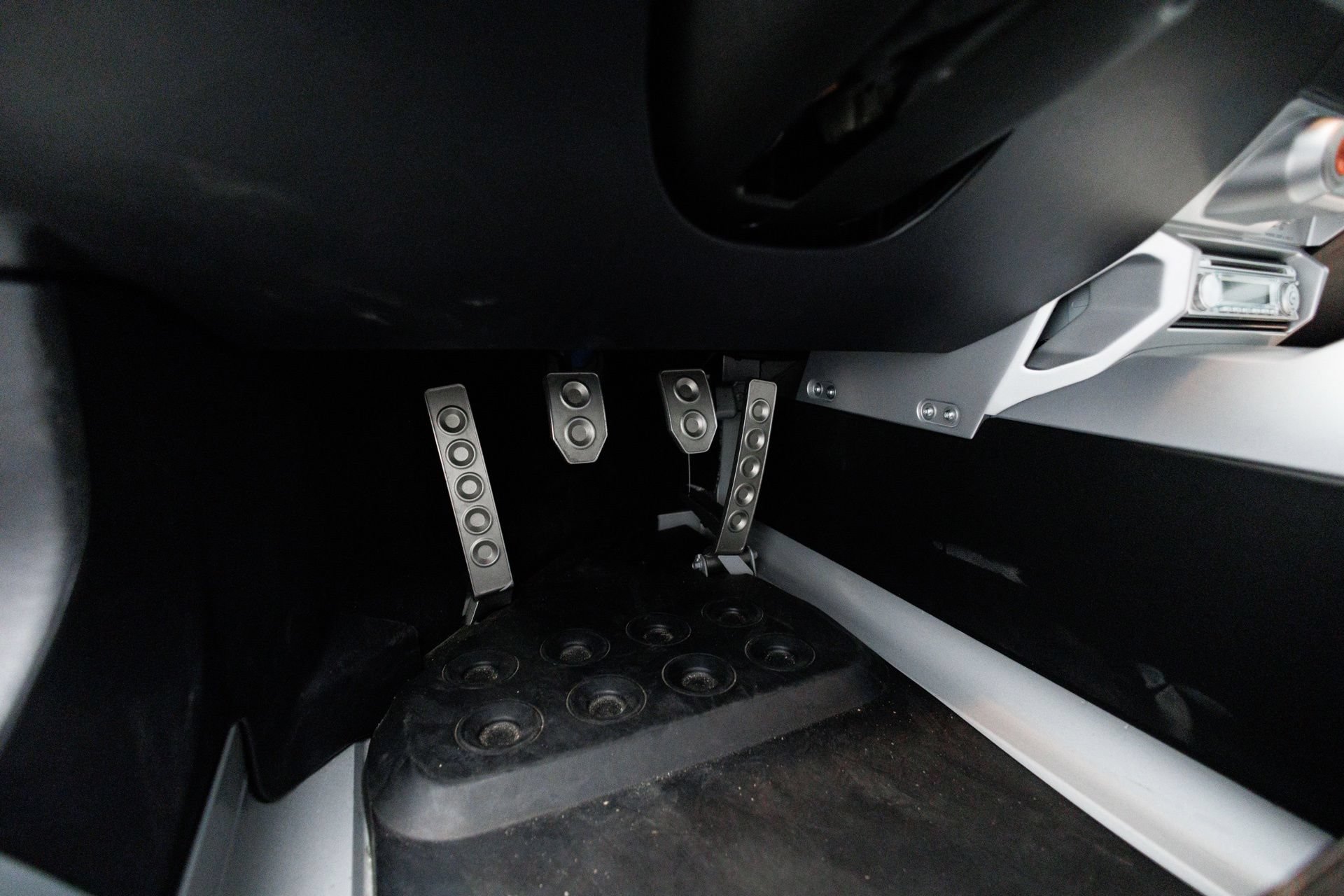 Used 2006 Ford GT RWD image 42