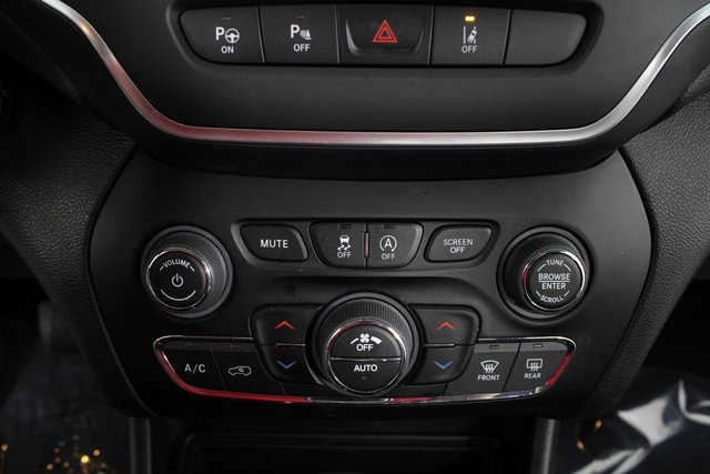 Used 2023 Jeep Cherokee Altitude Lux image 6