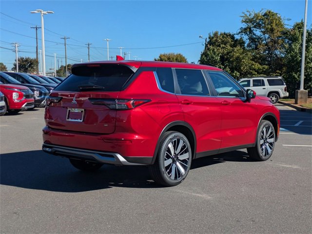 New 2025 Mitsubishi Outlander SE image 3