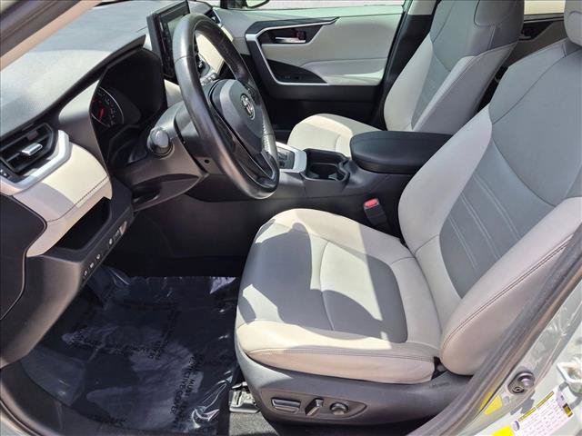 Used 2019 Toyota RAV4 XLE Premium w/ Cold Weather Package FWD image 15