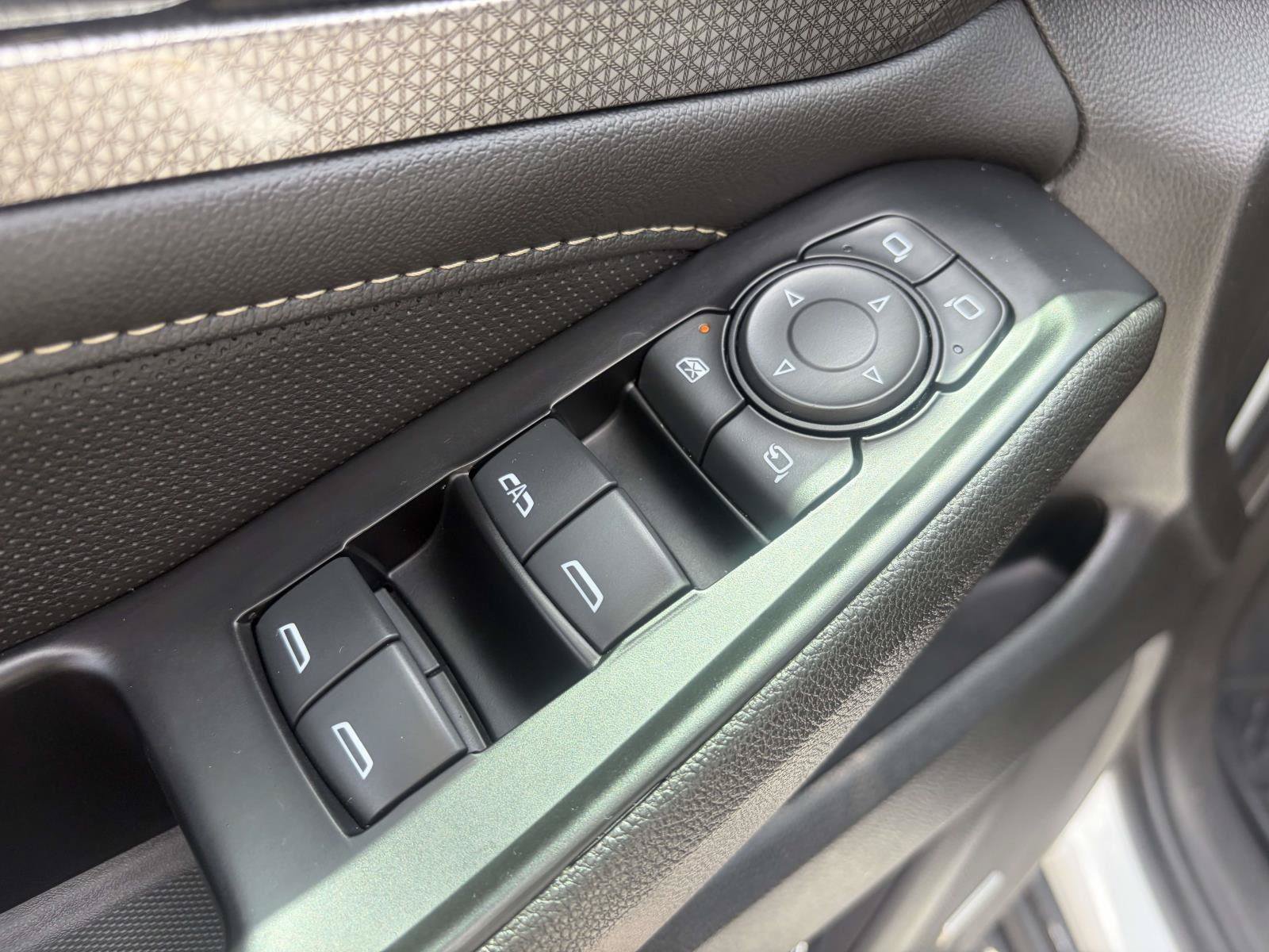 Used 2022 Chevrolet Traverse Premier w/ Redline Edition FWD image 7