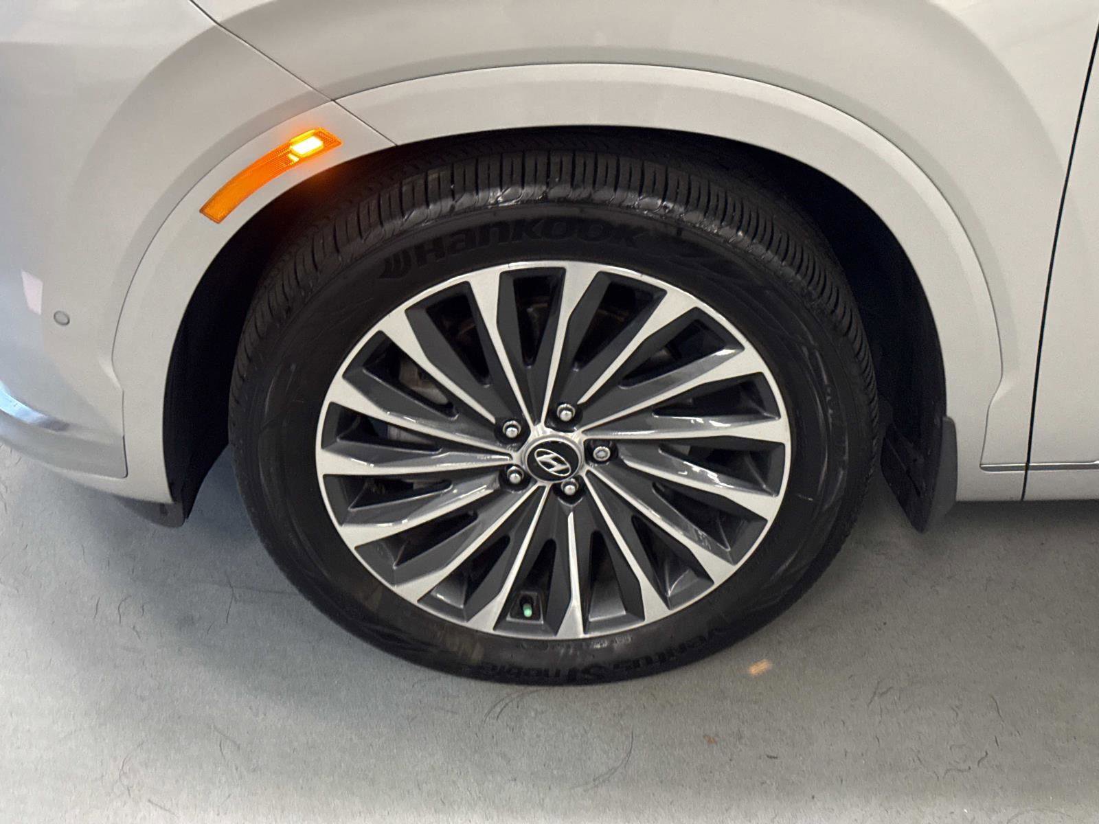 Used 2024 Hyundai Palisade Calligraphy image 9