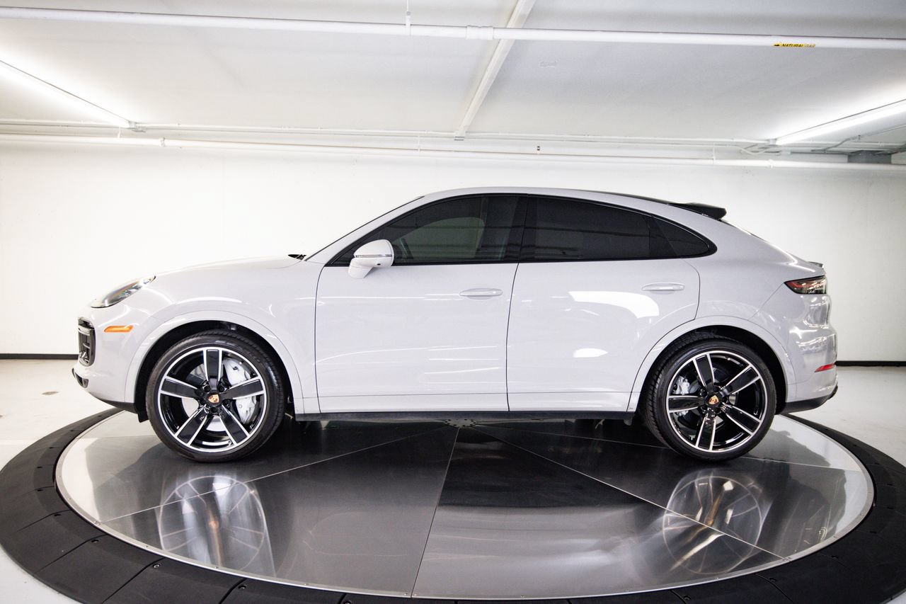 Certified 2022 Porsche Cayenne Turbo AWD/4WD image 2
