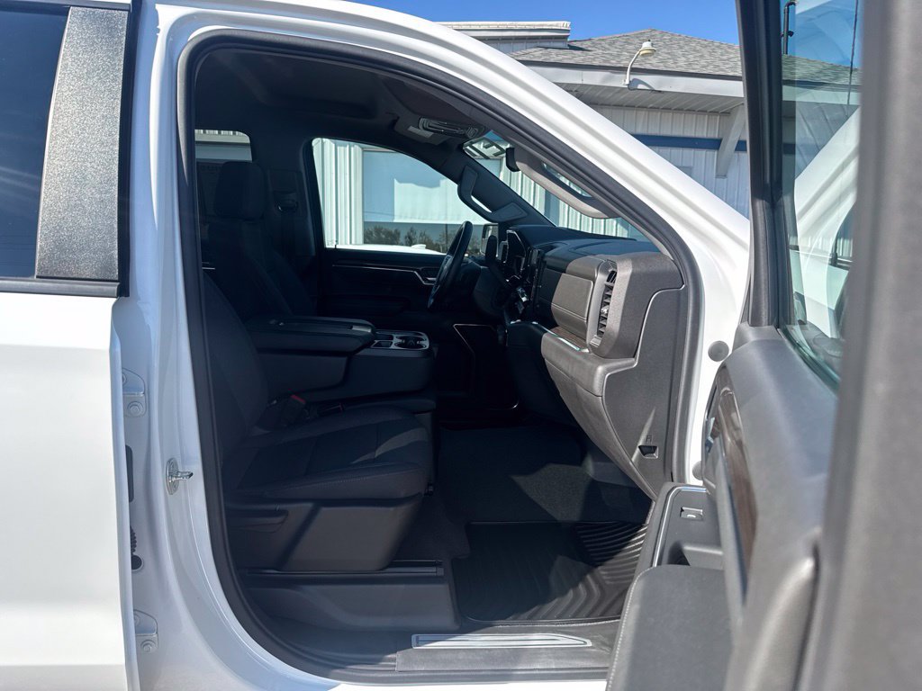Used 2023 Chevrolet Silverado 1500 LT AWD/4WD image 22