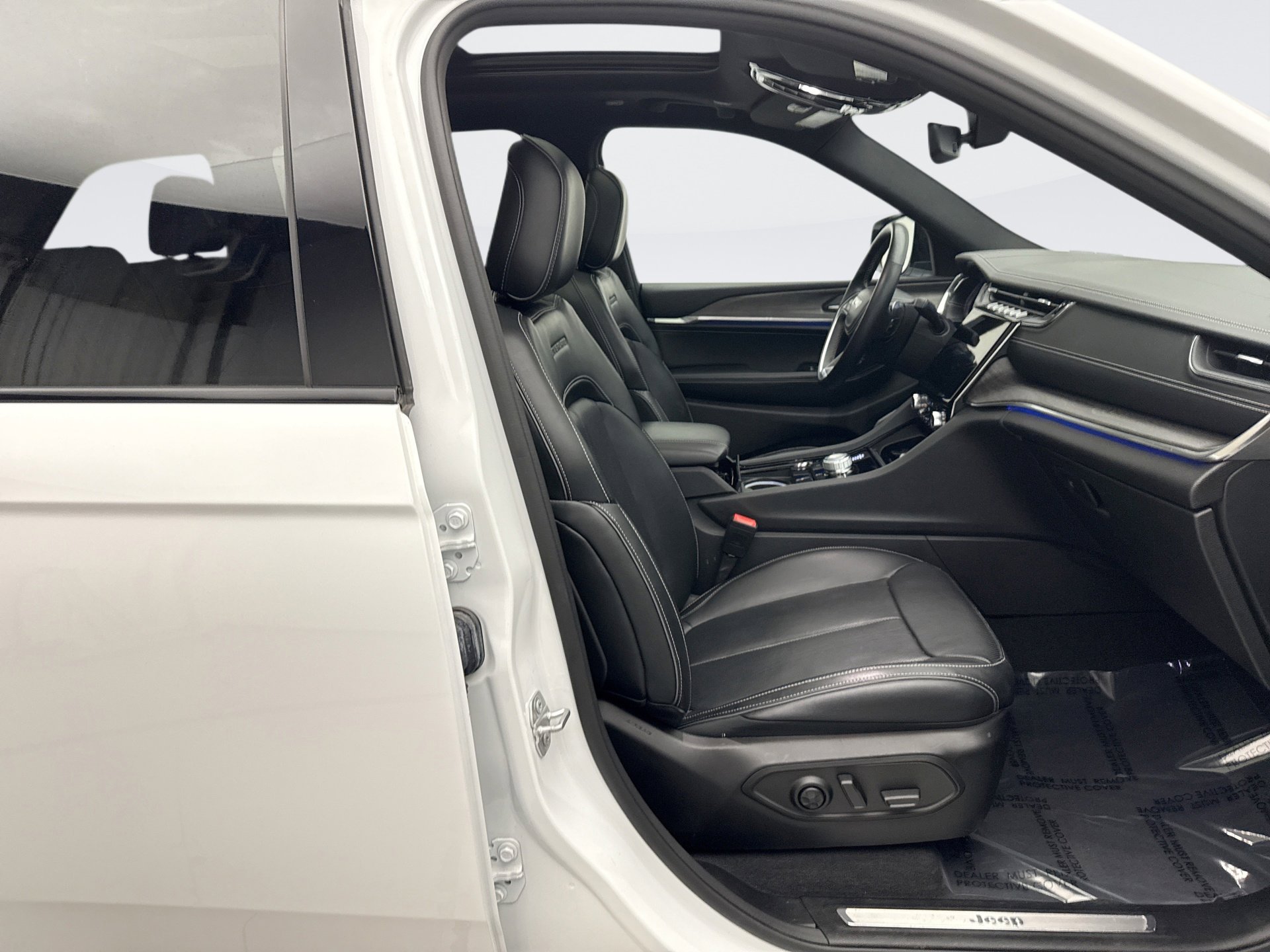 Used 2022 Jeep Grand Cherokee Overland image 18