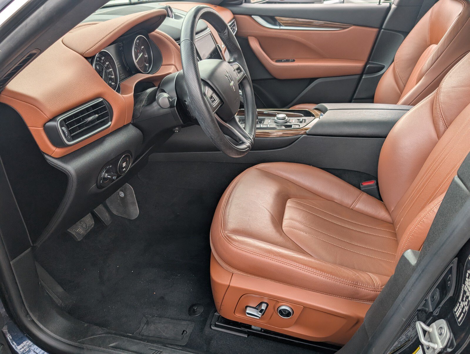 Used 2022 Maserati Levante GT AWD/4WD image 11