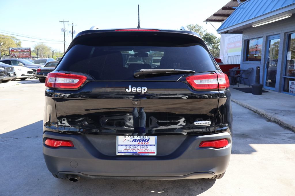 Used 2018 Jeep Cherokee Latitude FWD image 6