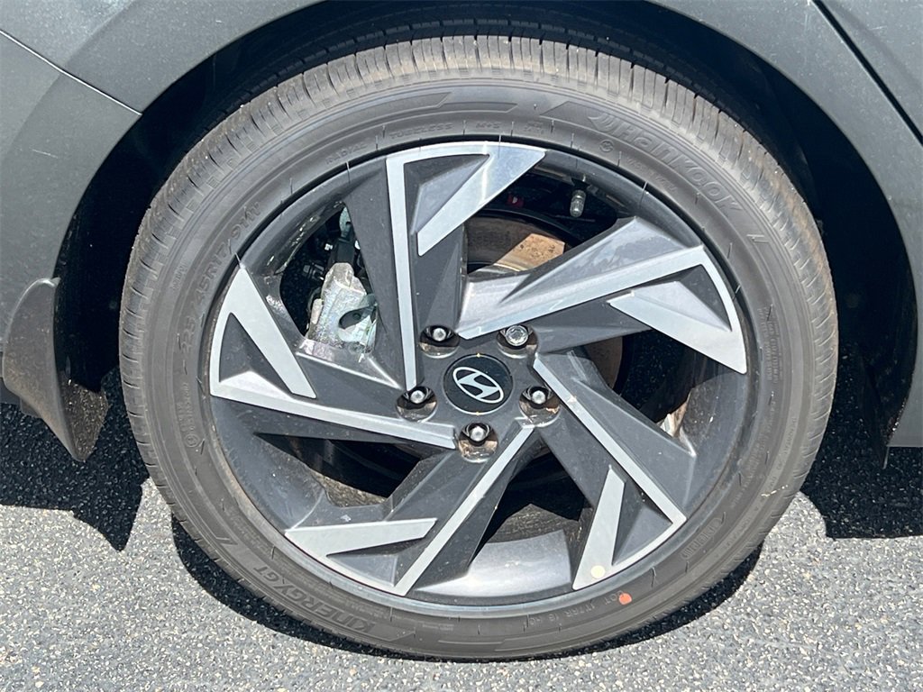 Used 2025 Hyundai Elantra Limited image 17