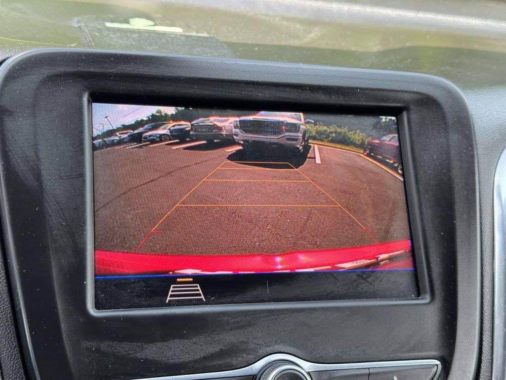 Used 2020 Chevrolet Equinox LT w/ Driver Convenience Package FWD image 5