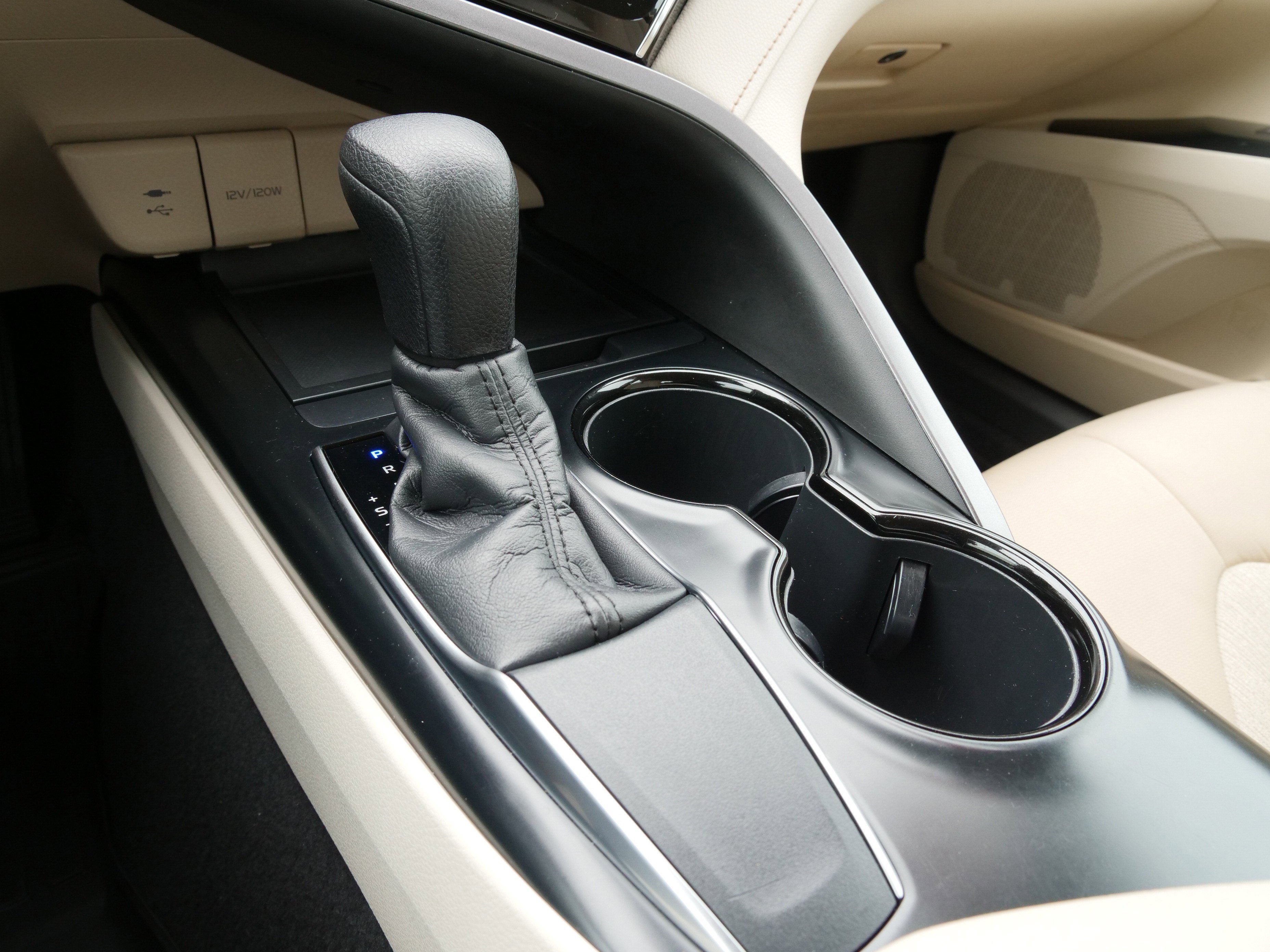 Used 2018 Toyota Camry LE image 25