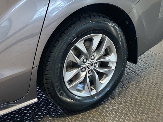 Used 2023 Toyota Sienna LE image 8