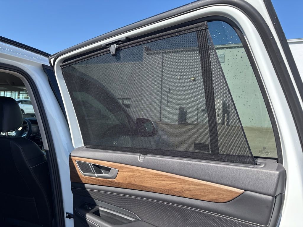 Used 2025 Volkswagen Atlas SE image 16