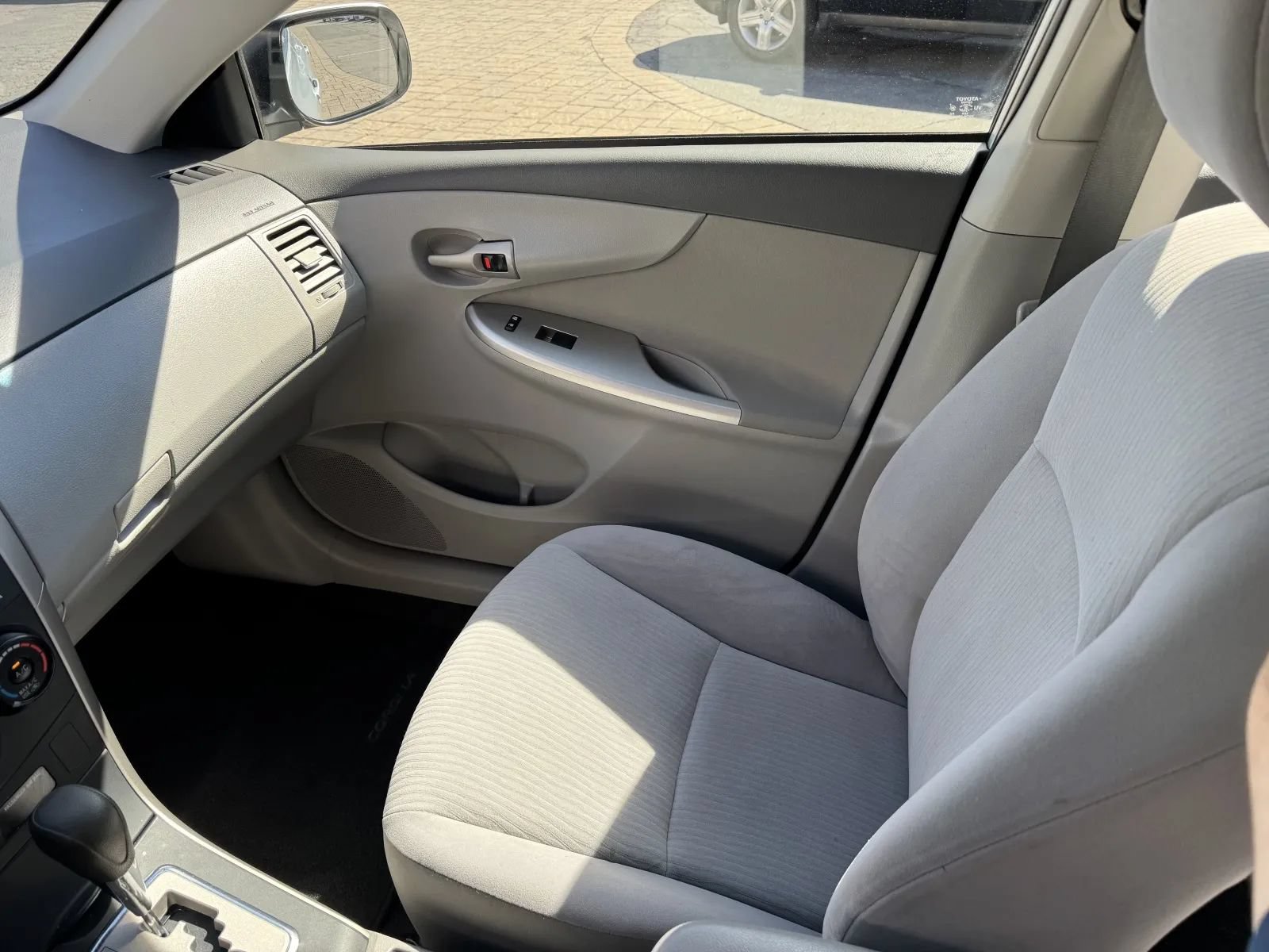 Used 2010 Toyota Corolla LE FWD image 19
