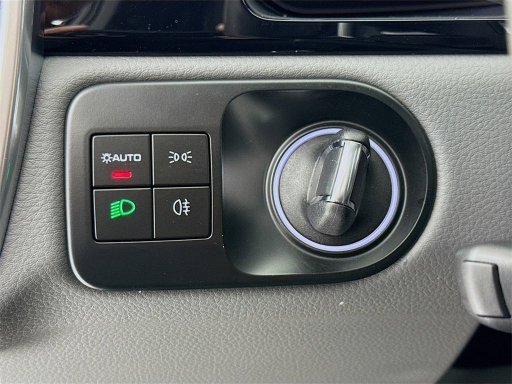 Certified 2023 Porsche Cayenne Platinum Edition image 14