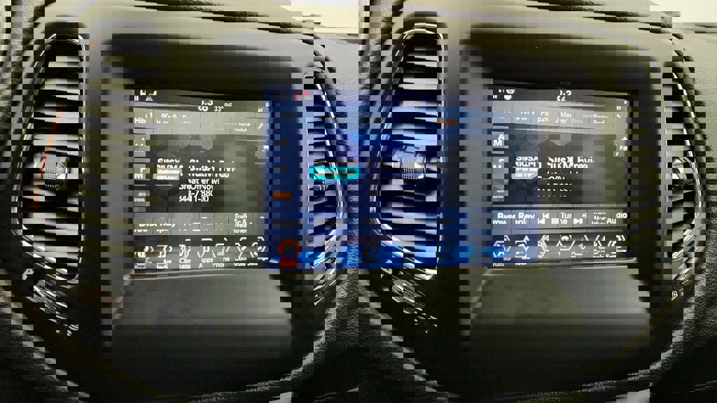 Used 2018 Jeep Compass Latitude w/ Popular Equipment Group image 19