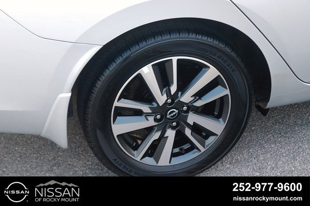 Certified 2024 Nissan Versa SV w/ Trunk Package FWD image 8