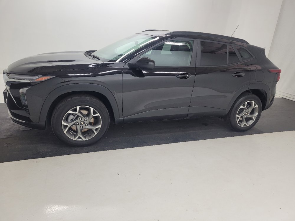 Used 2025 Chevrolet Trax LT w/ Driver Confidence Package FWD image 2