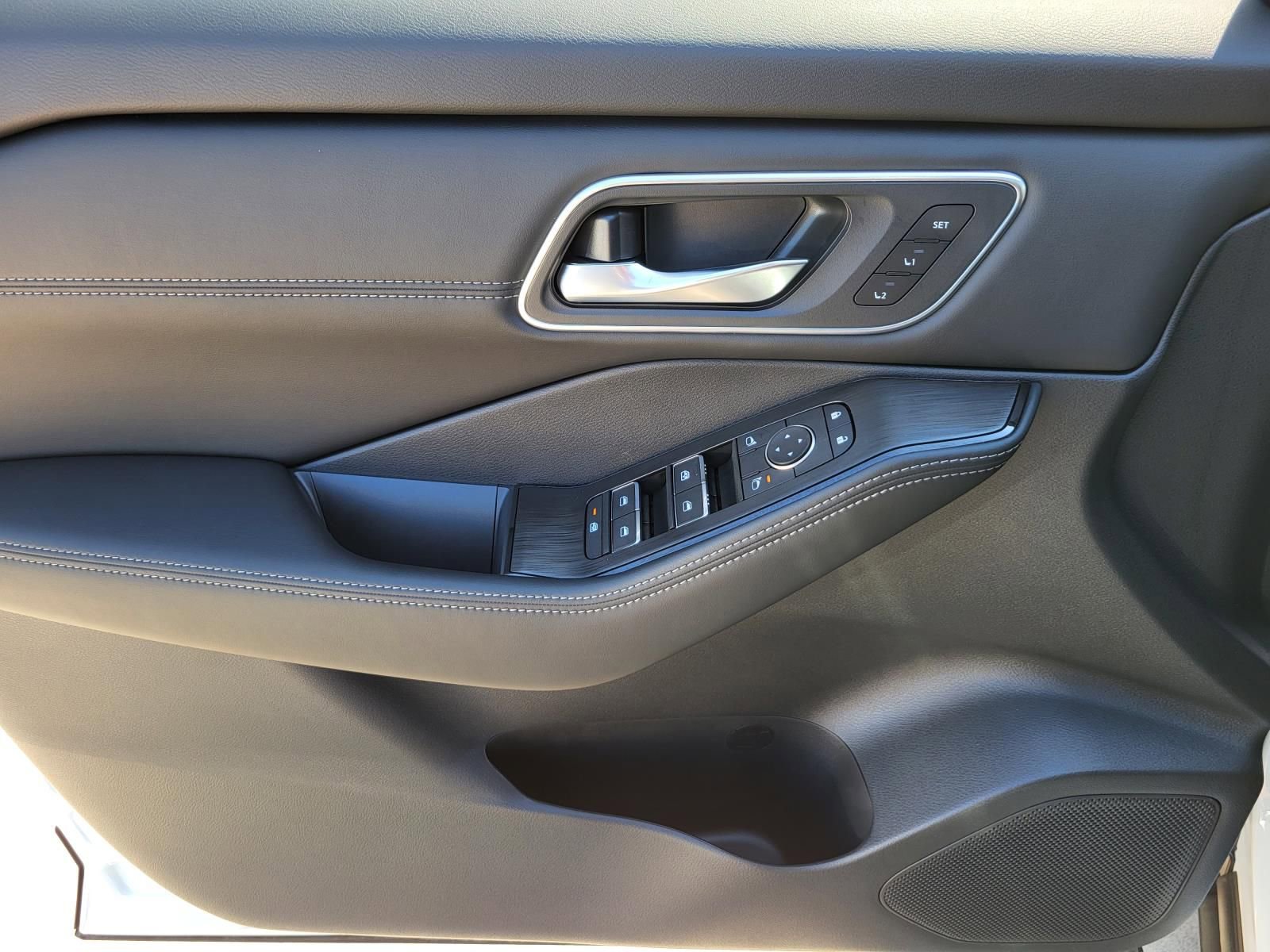 New 2026 Nissan Rogue Platinum image 18