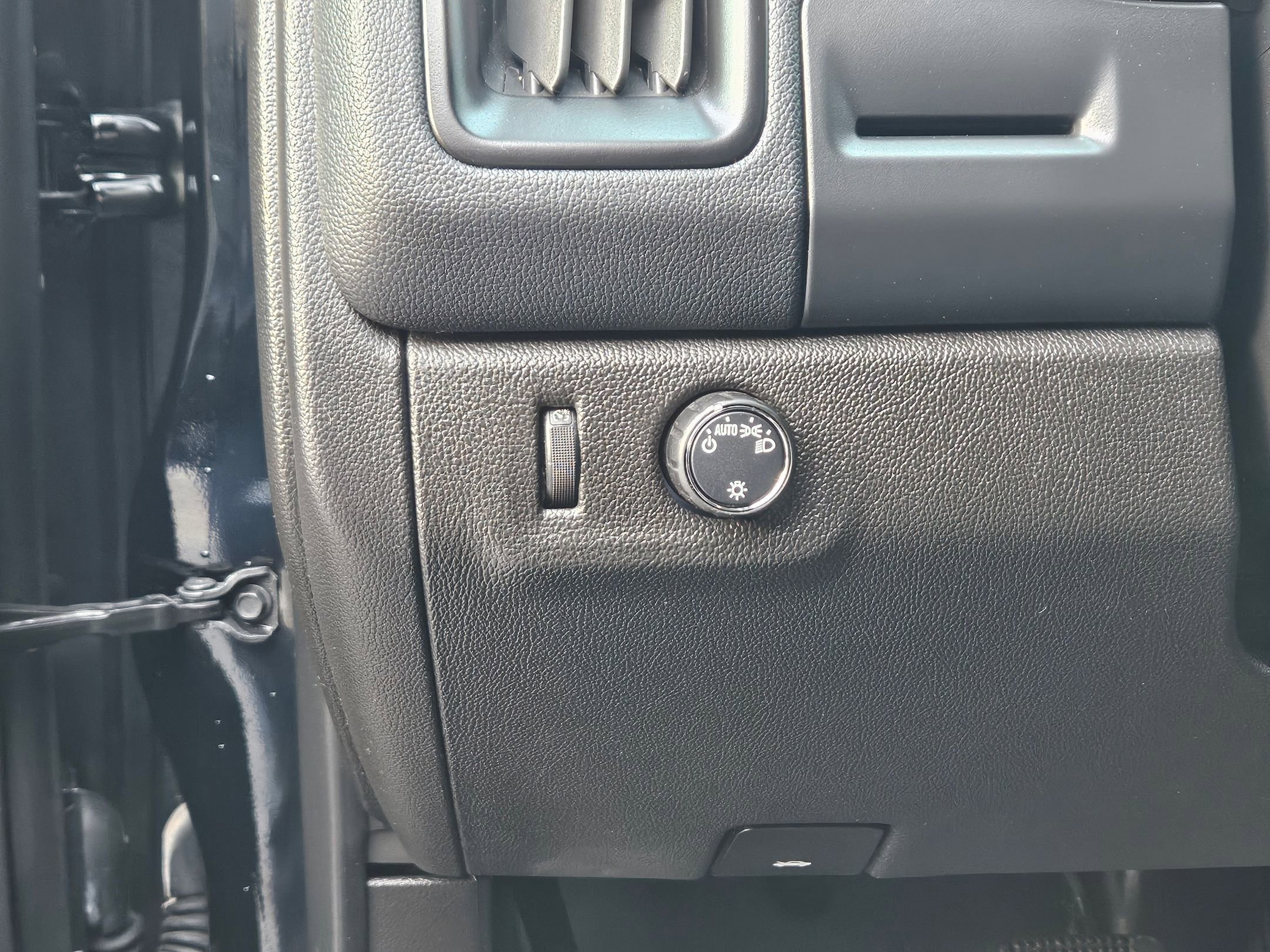 Used 2022 Chevrolet Colorado LT w/ Fleet Safety Package image 18