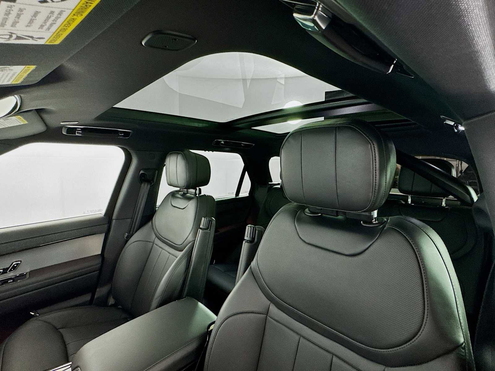 Used 2025 Land Rover Range Rover Sport Dynamic SE image 14