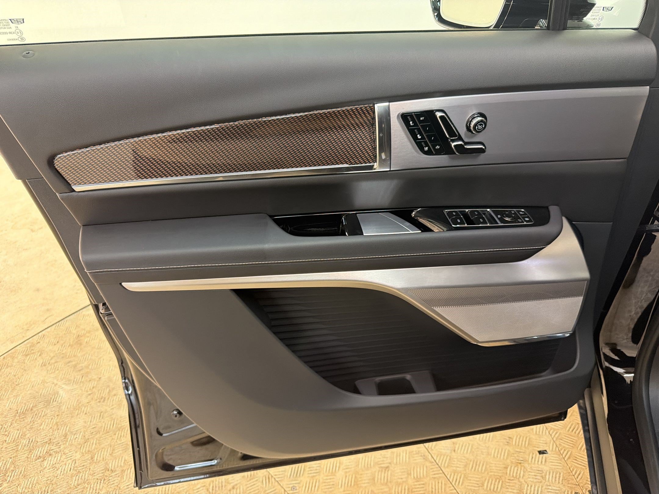 New 2027 Cadillac Vistiq Sport w/ LPO, Floor Liner Package AWD/4WD image 14