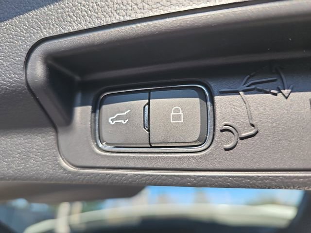 Used 2022 Ford Explorer XLT w/ Equipment Group 202A image 14