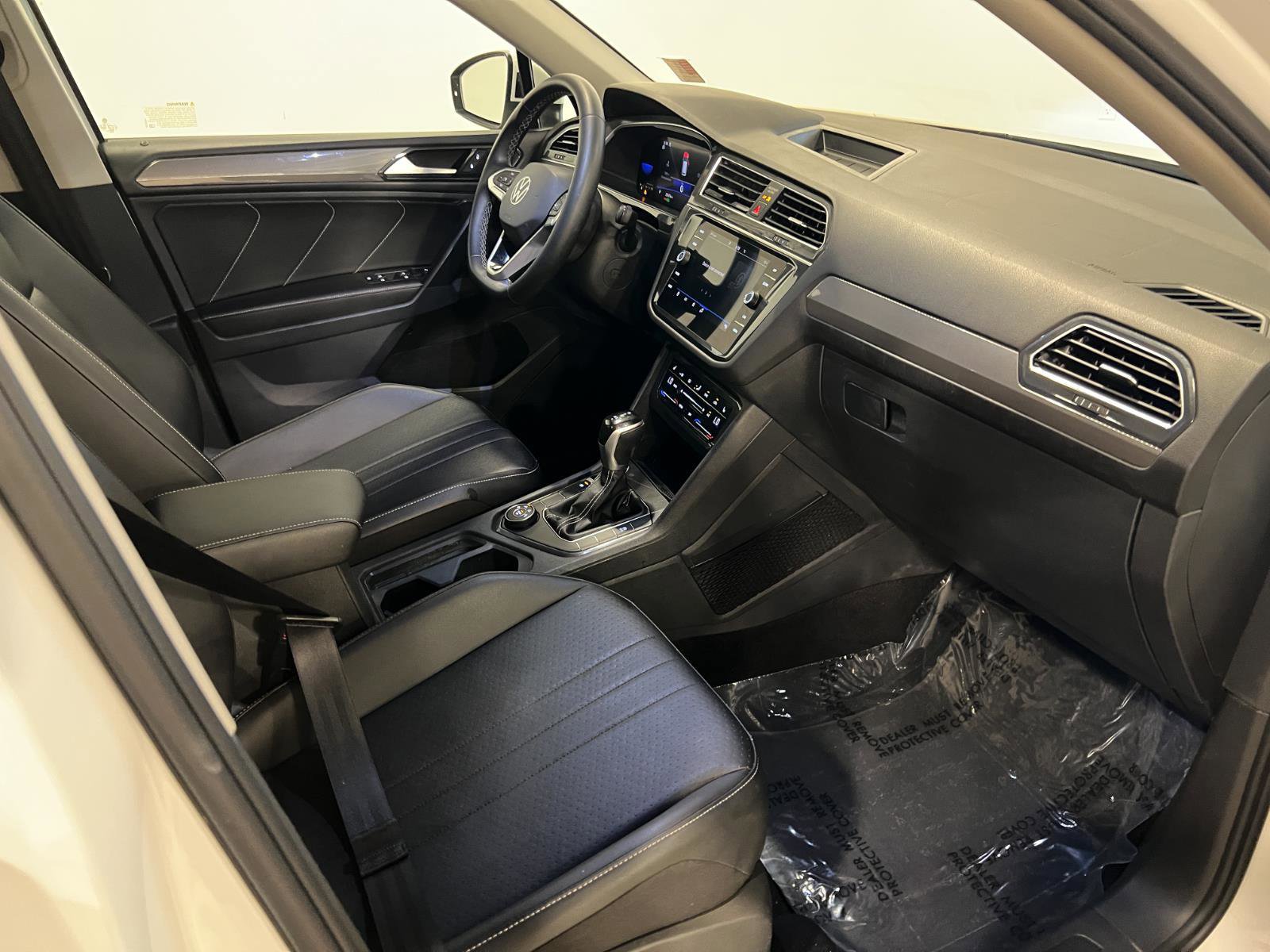 Used 2023 Volkswagen Tiguan SE image 38