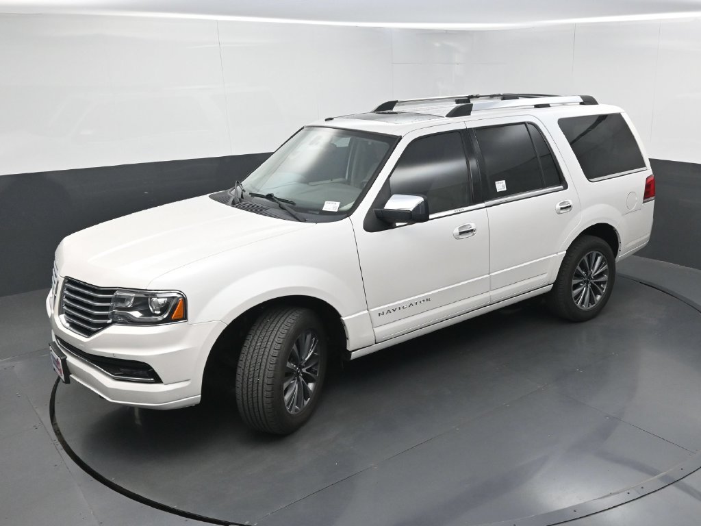 Used 2017 Lincoln Navigator Select RWD image 32