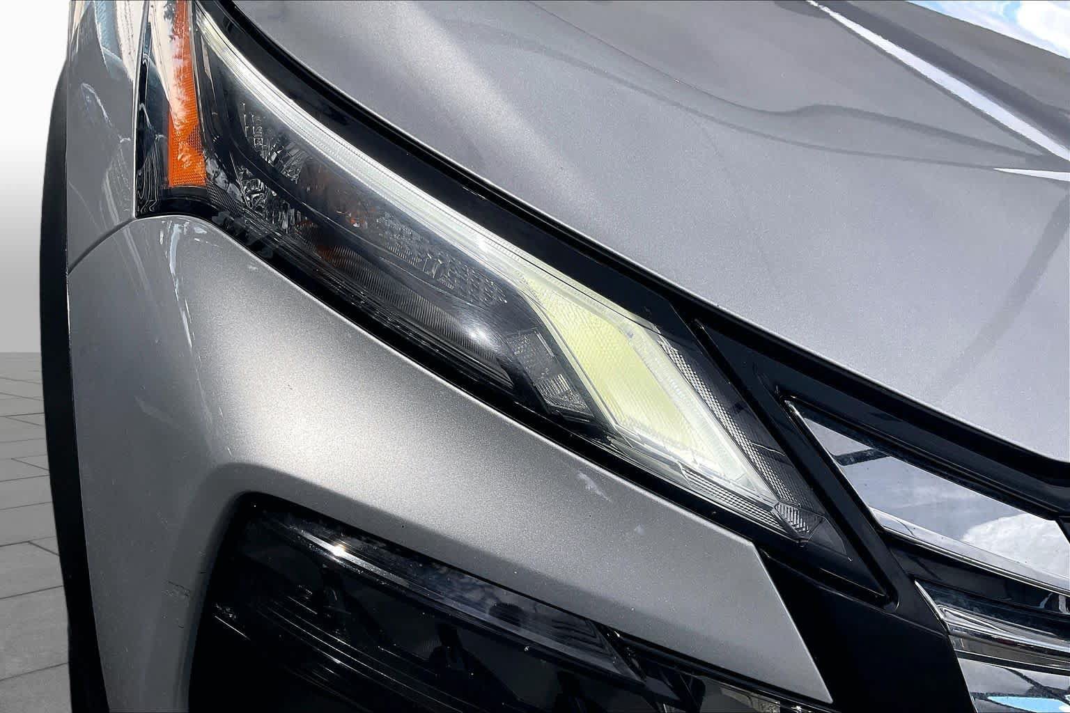 Used 2025 Nissan Rogue SV FWD image 53