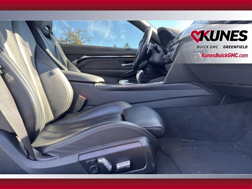 Used 2018 BMW M4 Convertible image 39