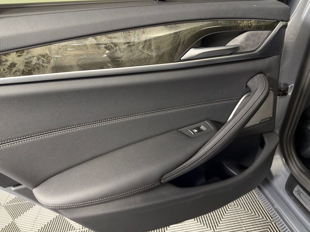 Used 2023 BMW 530i w/ Executive Package image 28