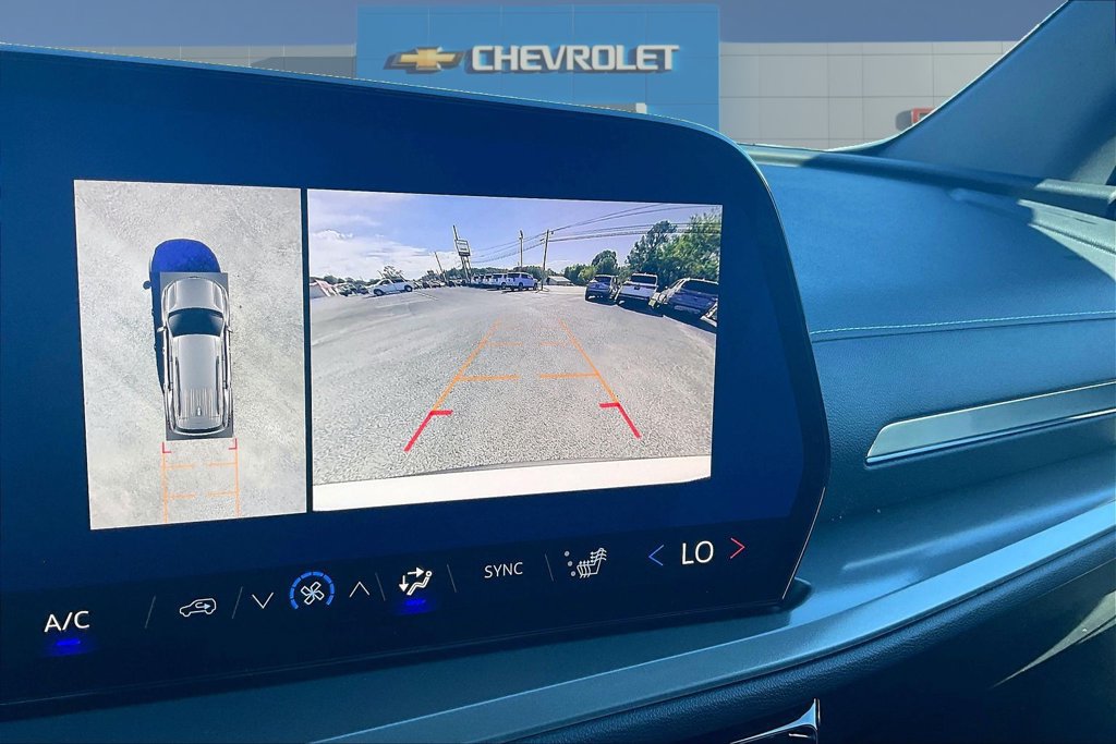 New 2027 Chevrolet Traverse LT w/ Driver Confidence Package FWD image 21