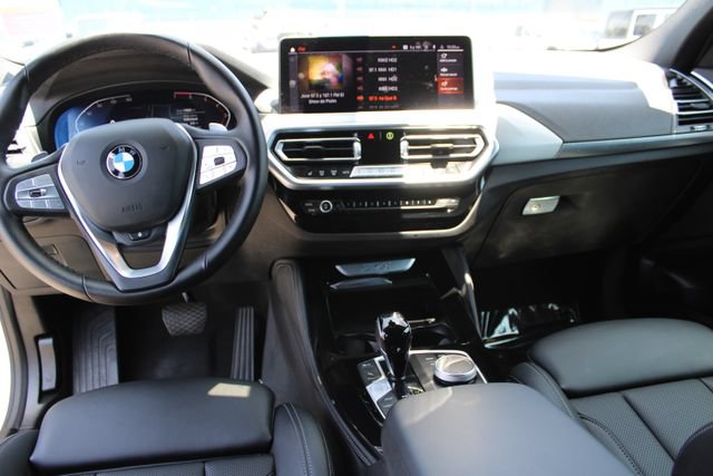 Used 2025 BMW X4 xDrive30i AWD/4WD image 15