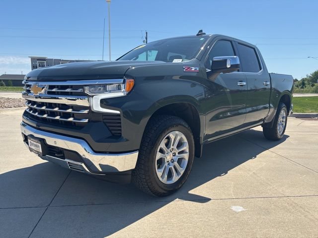 Used 2025 Chevrolet Silverado 1500 LTZ w/ LTZ Premium Package AWD/4WD image 29