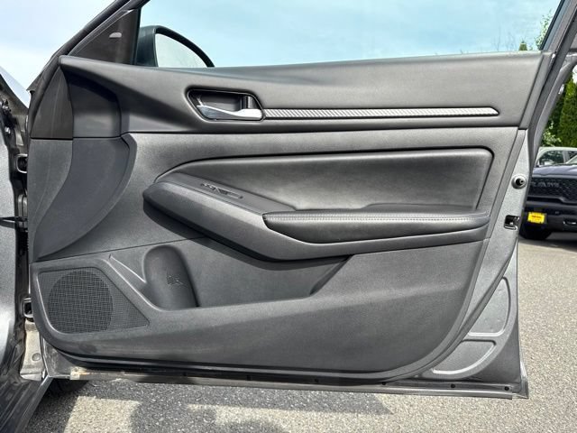 Used 2025 Nissan Altima 2.5 SV FWD image 11