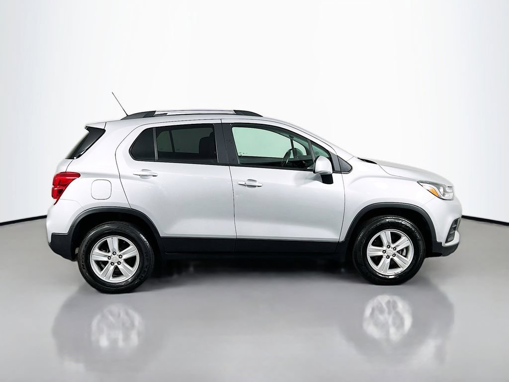 Used 2022 Chevrolet Trax LT w/ Driver Confidence Package AWD/4WD image 4