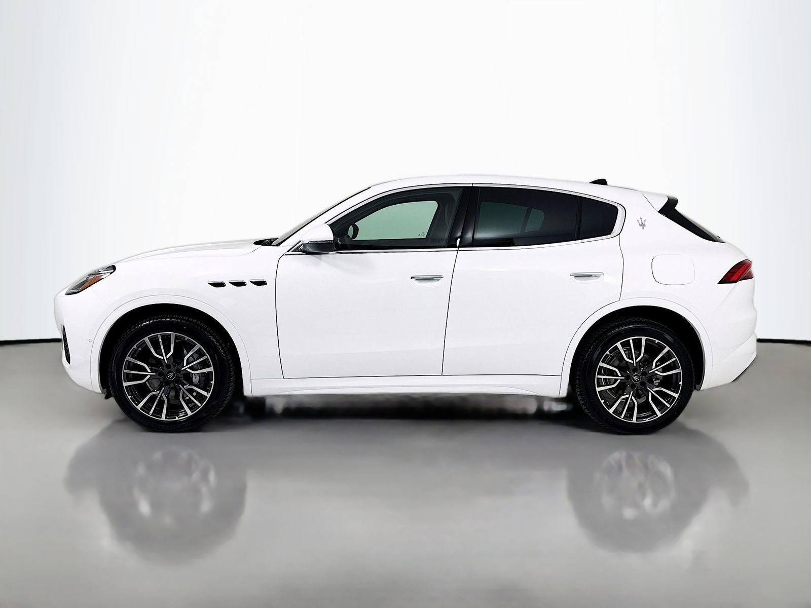 New 2025 Maserati Grecale GT image 5