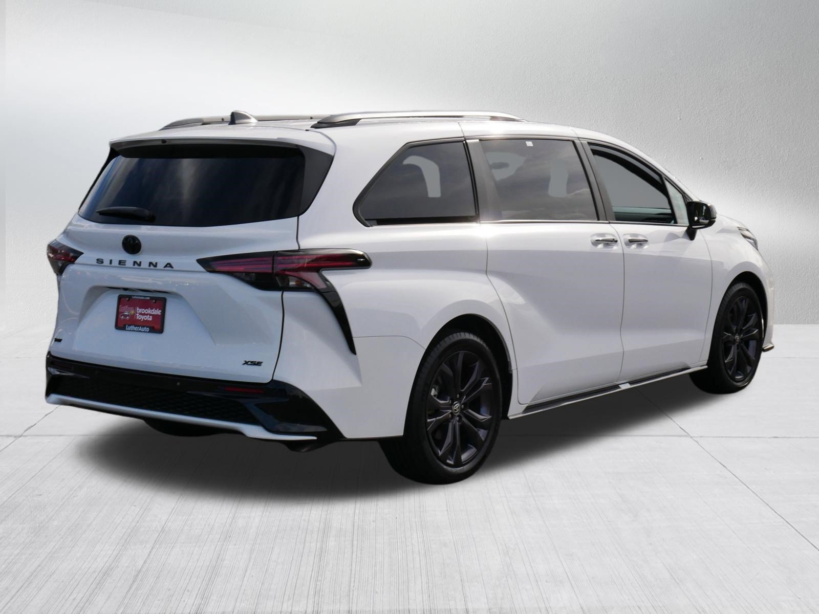 Certified 2026 Toyota Sienna XSE FWD image 7