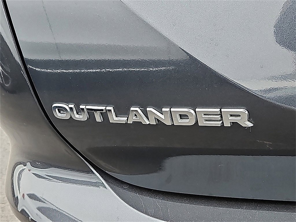 Used 2024 Mitsubishi Outlander SE image 15