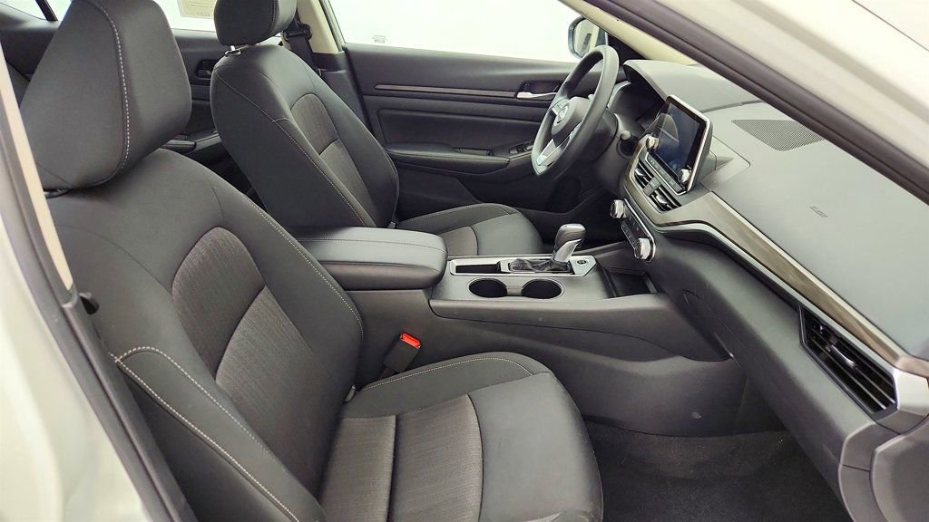 Used 2025 Nissan Altima 2.5 SV image 21