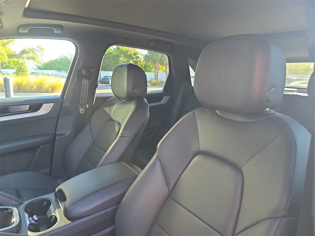 Certified 2025 Porsche Cayenne image 5