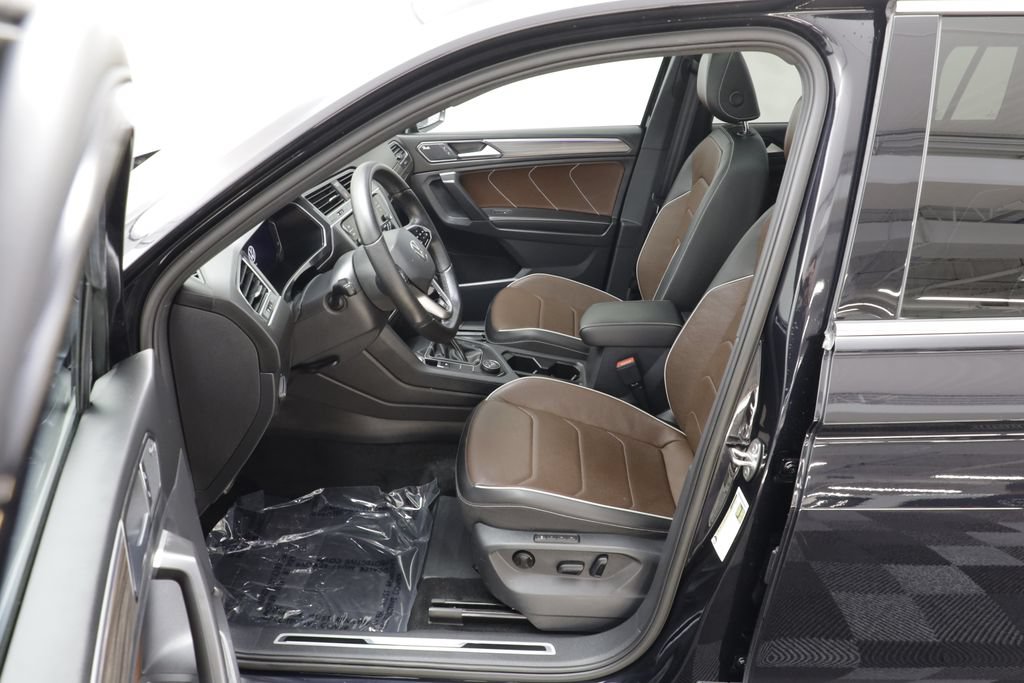 Certified 2022 Volkswagen Tiguan SEL R-Line AWD/4WD image 6