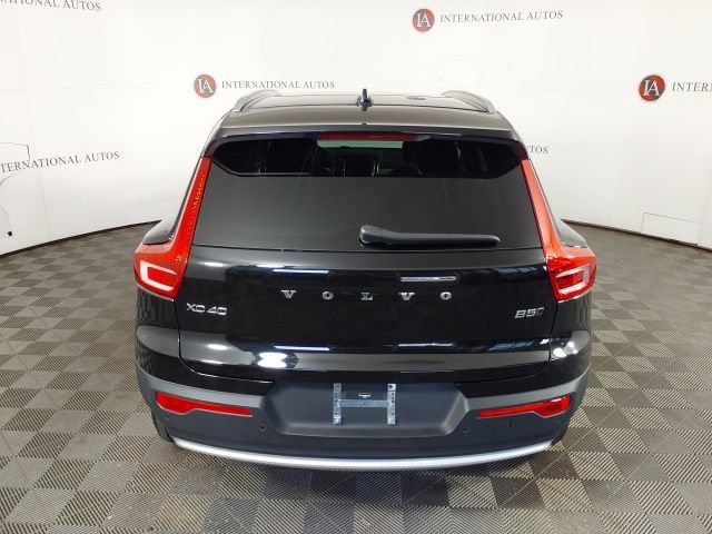 Used 2025 Volvo XC40 B5 Plus AWD/4WD image 6