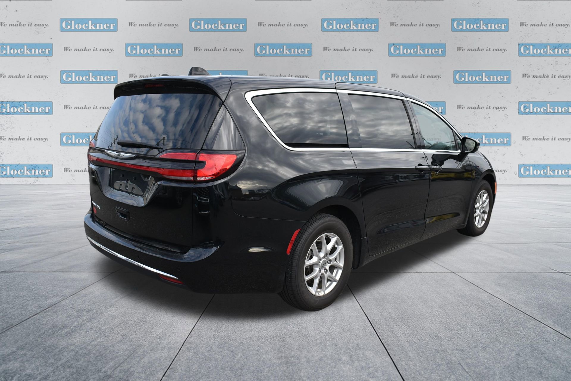 Used 2024 Chrysler Pacifica Touring-L image 14