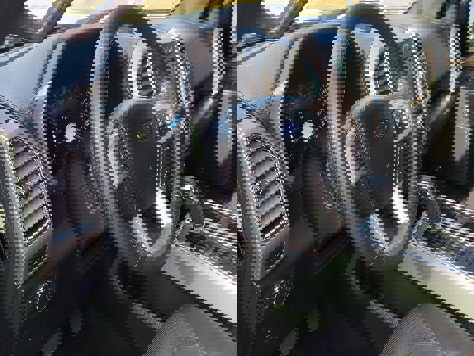 Used 2015 Ford F150 Platinum w/ Equipment Group 701A Luxury image 10