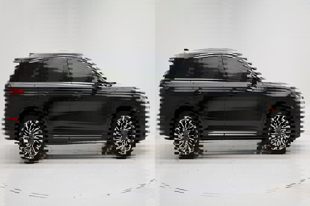 Used 2022 Lincoln Corsair Reserve w/ Sport Package video 2