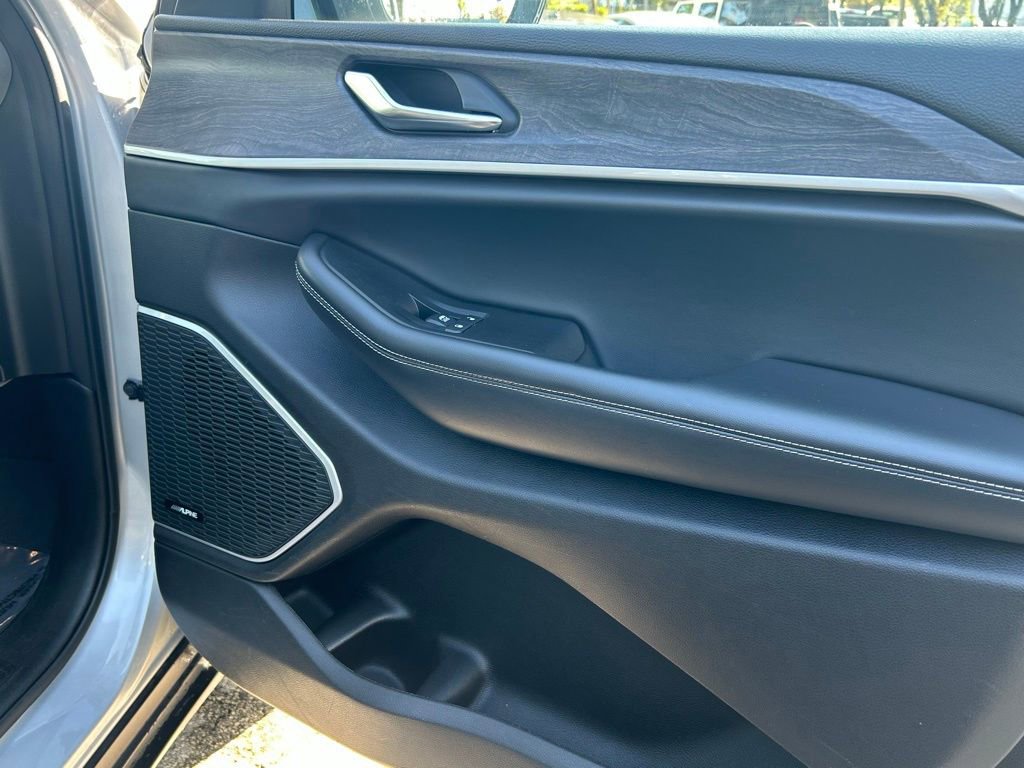 Used 2021 Jeep Grand Cherokee L Limited image 29